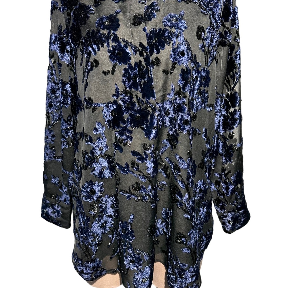 Alice + Olivia black top with blue velvet detailing. Size Medium. Gorgeous - Picture 14 of 16